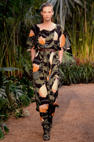 Look 1
